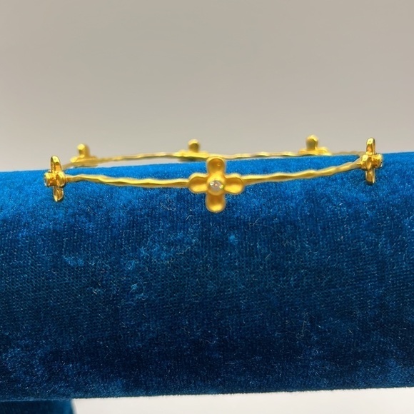 Gold Tone Flower Bangle Bracelet Lightweight with Rhinestones Petite Stackable - Picture 3 of 6